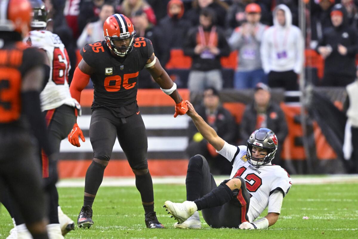 Brady, Bucs can't close out Browns, lose 23-17 in overtime - The San Diego  Union-Tribune