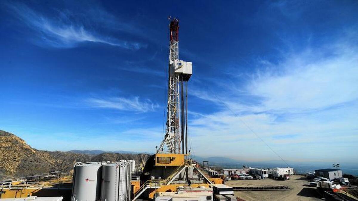 Equipos trabajan en una fuga de gas en las instalaciones de Aliso Canyon, en diciembre pasado.