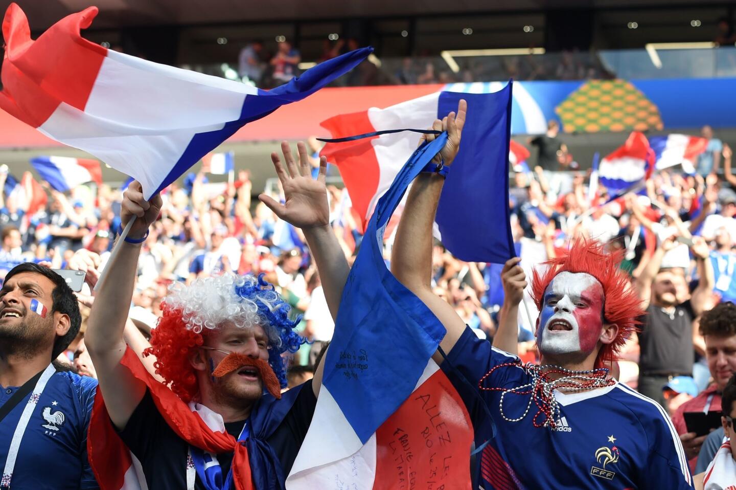 Aficionados franceses en plena fiesta celebrando una victoria en Rusia 2018.