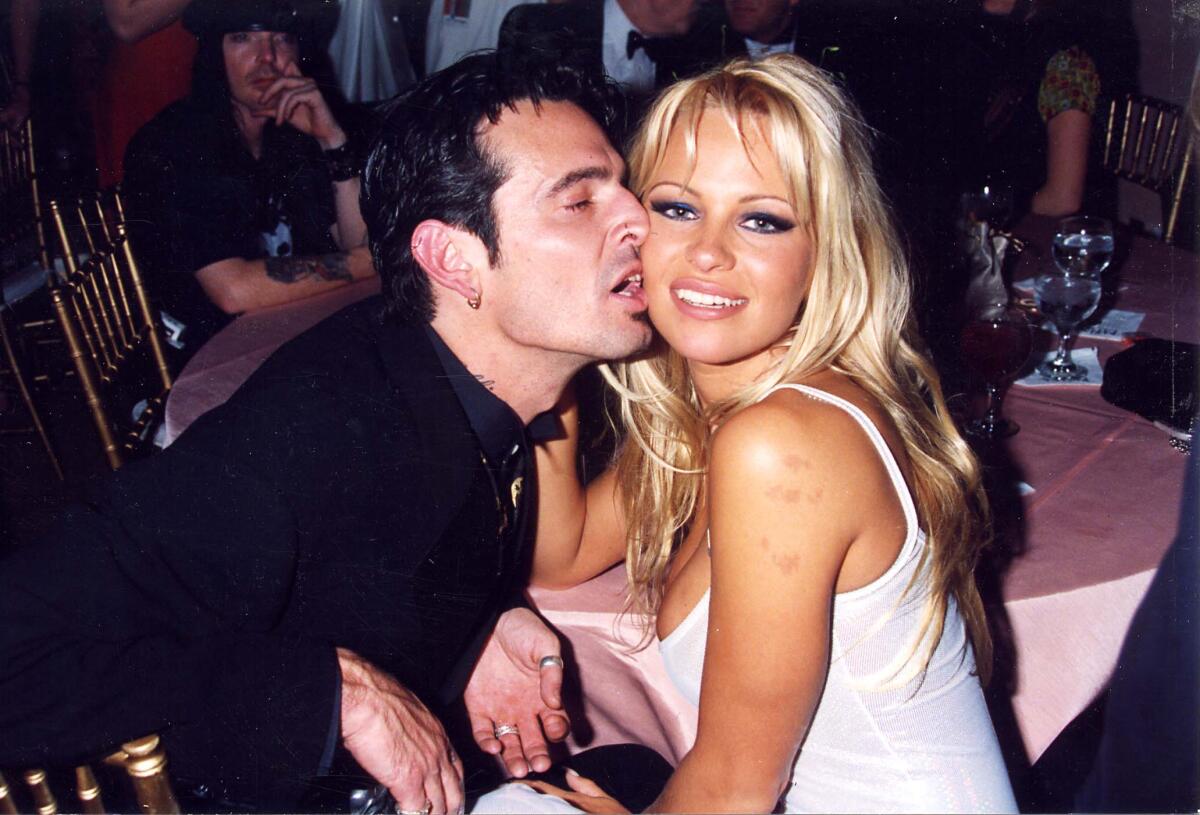 Tommy Lee and Pamela Anderson at the 1995 Grammy Awards.