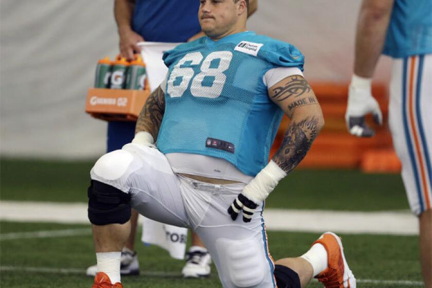 Free agent Richie Incognito says he wants to return to the Miami Dolphins, even after last year's bullying scandal.
