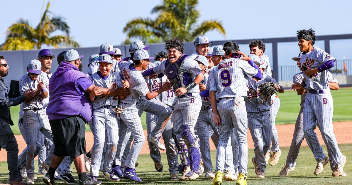 Bell, Open Division şampiyonluğu için oynamak üzere Dodger Stadyumu'na gidiyor