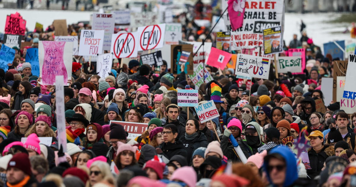 Thousands March In Thousands of protesters march in D.C. before Trump takes office - Los ...