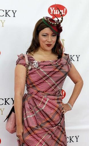 Actress and poker champ Jennifer Tilly arrives fitted with a sharp chapeau -- one that looks part snake, part Beetlejuice.