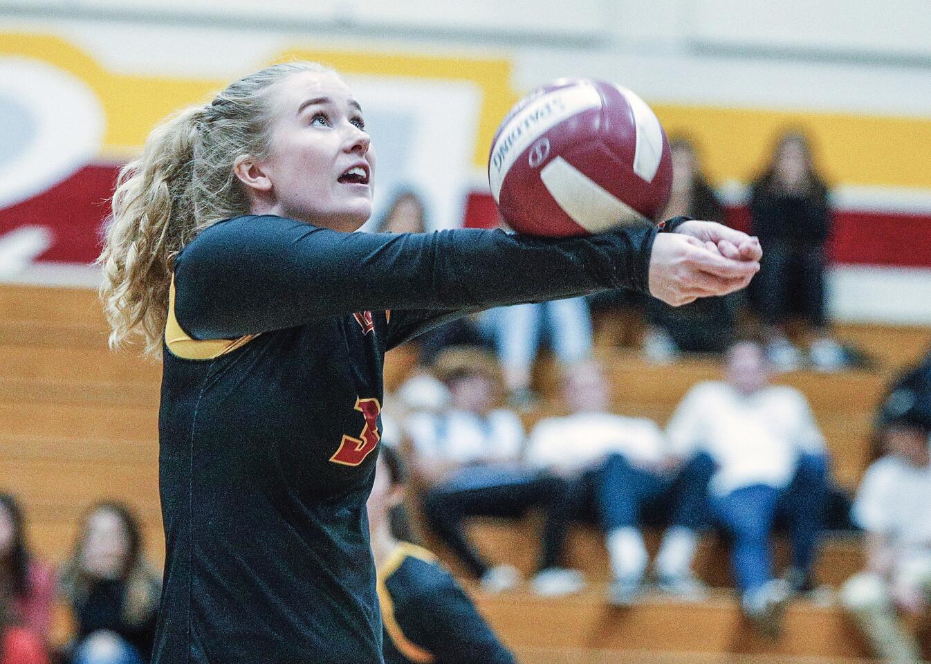 Photo Gallery: La Canada vs. Blair in Rio Hondo League girls' volleyball