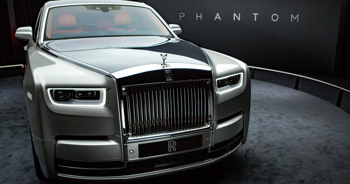 Rolls Royce Phantom VIII: What You Get With the Most Luxurious Car in the  World – The Hollywood Reporter