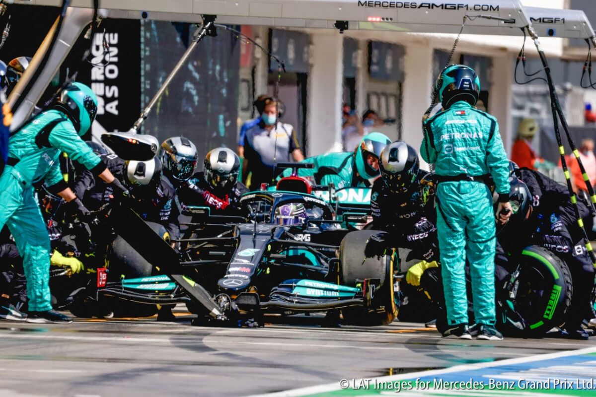 Hamilton forced to change to slicks, putting him in last place