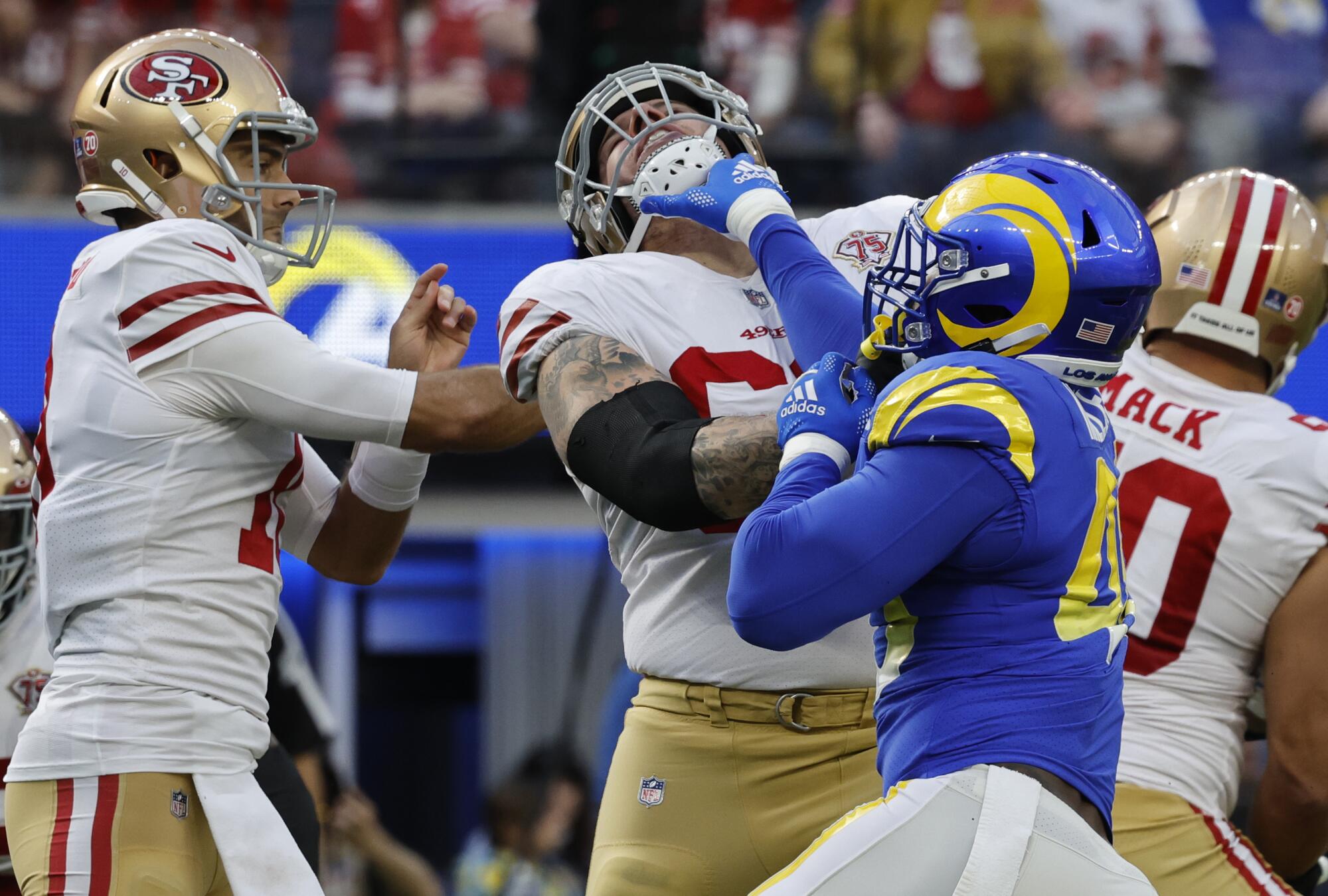 Rams linebacker Von Miller (40) tries to get past 49ers guard Daniel Brunskill while rushing quarterback Jimmy Garoppolo.