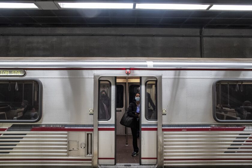 LOS ANGELES, CA - November 16 2021: The doors close on a Metro Red Line subway train on Tuesday, Nov. 16, 2021 in Los Angeles, CA. (Brian van der Brug / Los Angeles Times