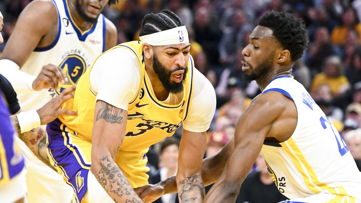 Lakers' Anthony Davis claps back at critics, knocks out Warriors - Los  Angeles Times