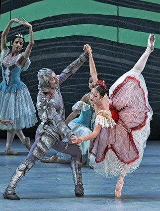 Leandro Pérez portrays Don Quixote and Anette Delgado is Kitri in the Ballet Nacional de Cuba performance.