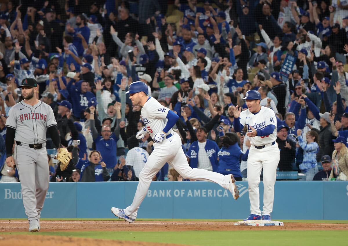 ফ্রেডি ফ্রিম্যান এখনও দুর্দান্ত হতে পারে। এটির সুবিধা নেওয়ার জন্য তাকে আরও কিছু করতে হবে ফ্রেডি ফ্রিম্যান এখনও দুর্দান্ত হতে পারে। এটির সুবিধা নেওয়ার জন্য তাকে আরও কিছু করতে হবে