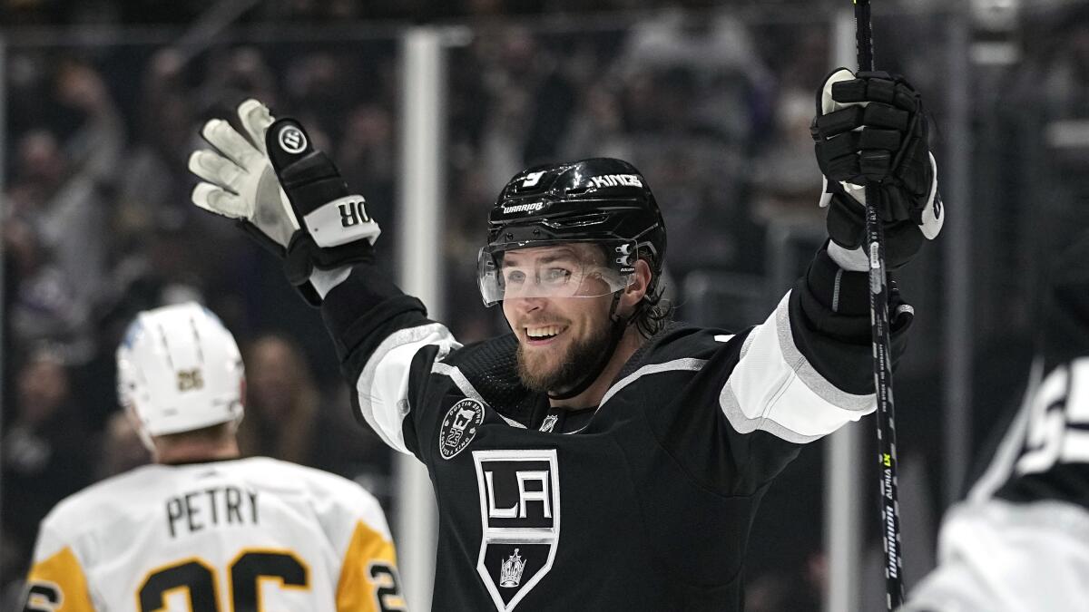 Adrian Kempe scores 4 goals in Kings' rout of Penguins