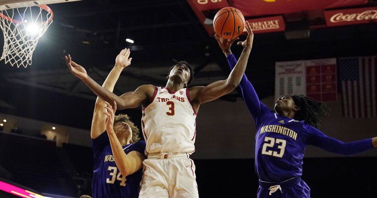 Vince Iwuchukwu obtient le premier départ dans la victoire de l’USC sur Washington