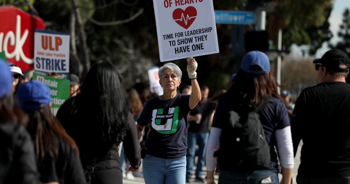 Kaiser a gagné 9,3 milliards de dollars l’année dernière. Les critiques disent qu’il s’est éloigné de son programme philanthropique