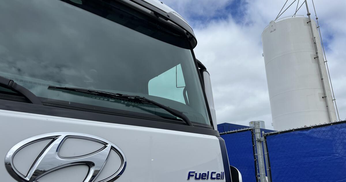 OAKLAND —  The first commercial hydrogen fuel station for big-rig trucks in the U.S. is up and running at the Port of Oakland, a baby step toward wh