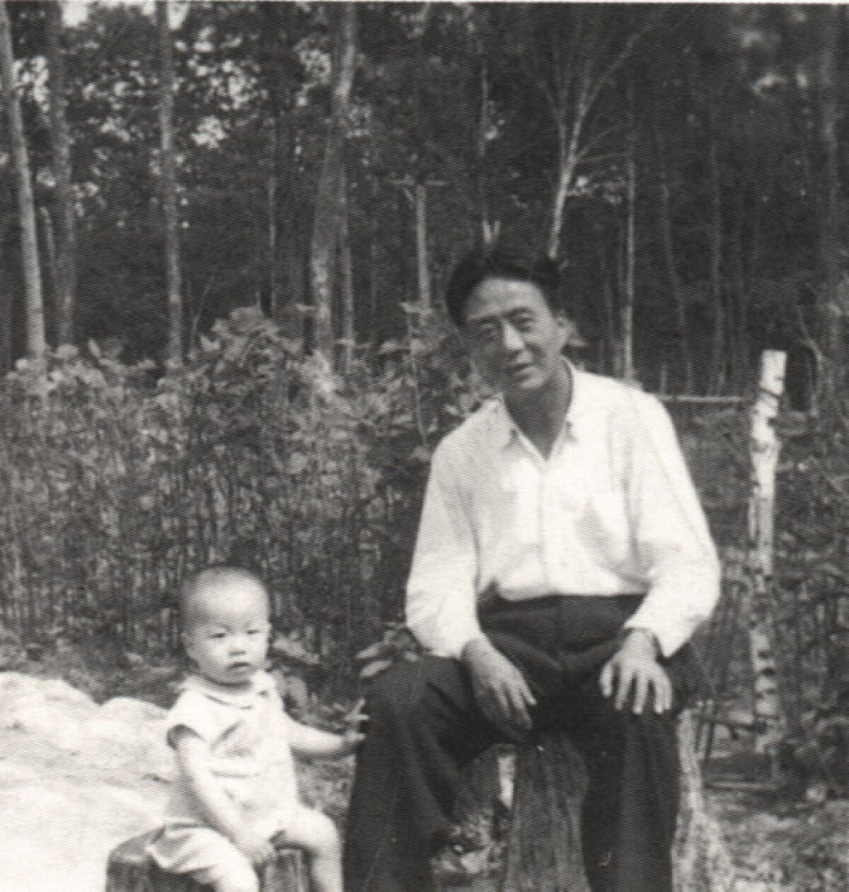 Photo of Ai Weiwei as a toddler with his father, Ai Qing.