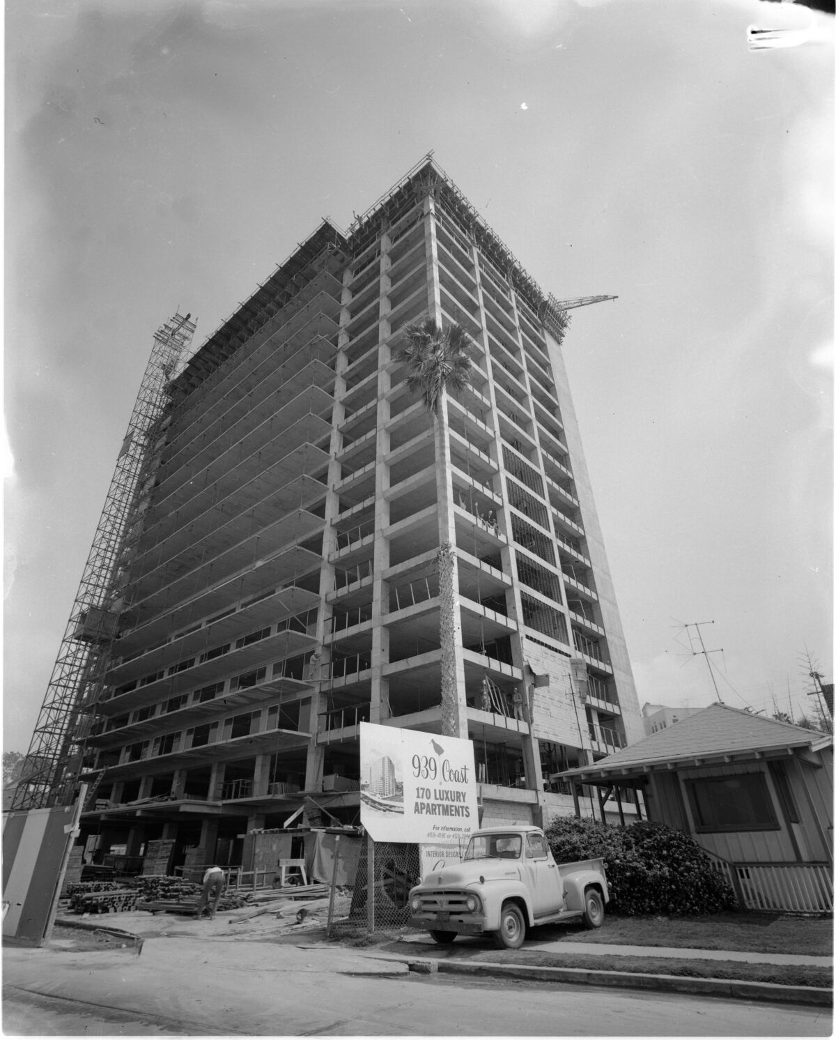 The Huntley Building advertises for wealthy tenants while still under construction in 1964.
