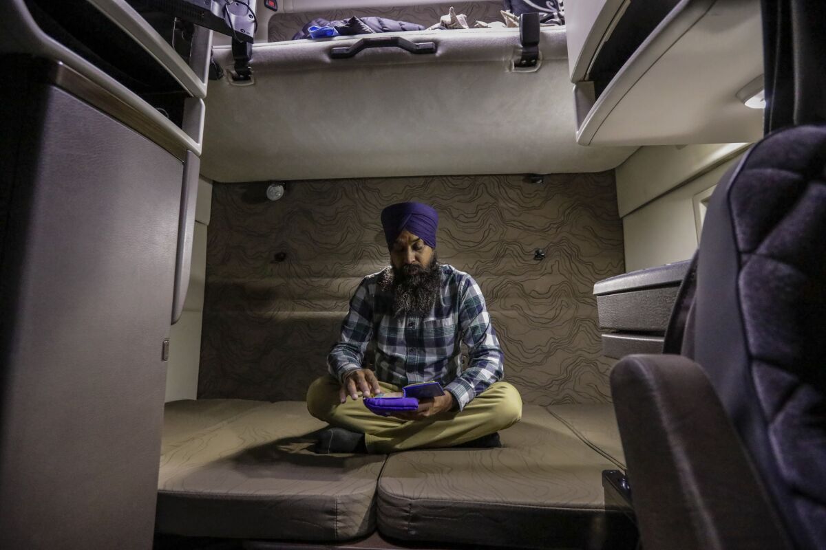 Singh prays inside his cab before leaving New Mexico for Oklahoma. (Irfan Khan / Los Angeles Times)