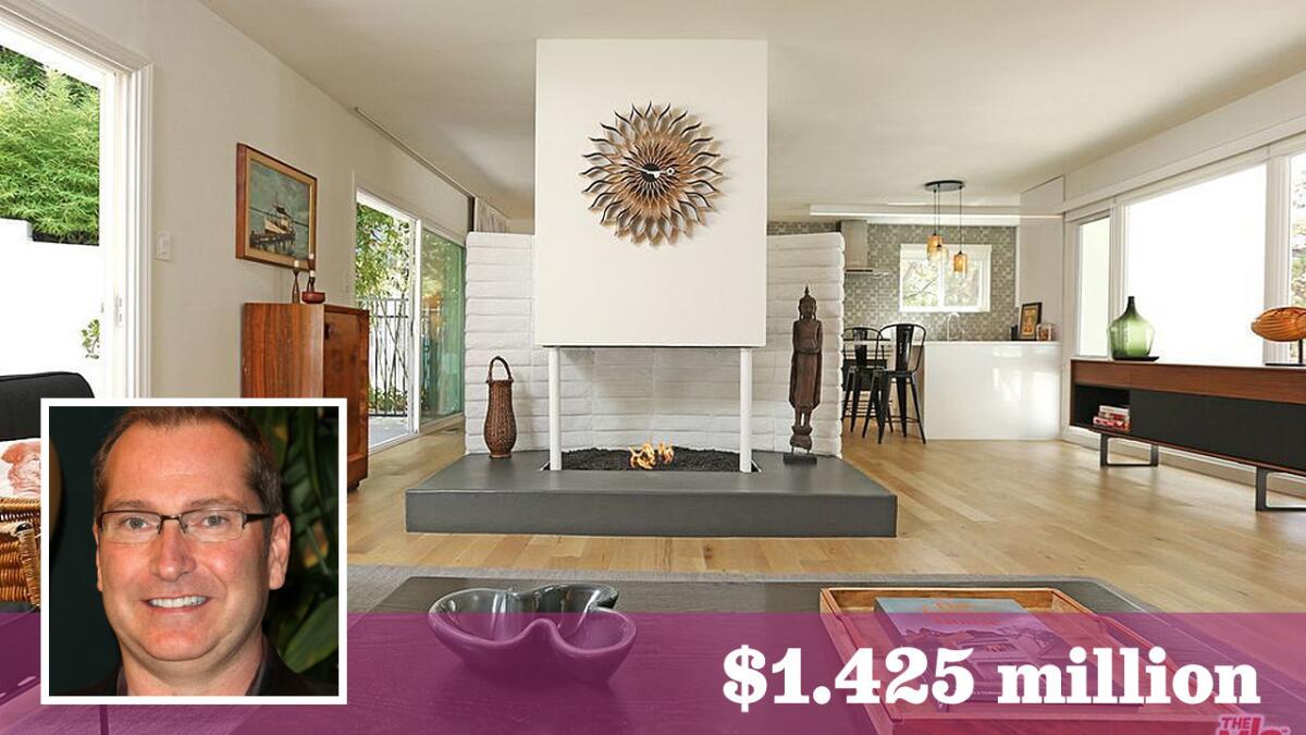 Award-winning set designer Victor Zolfo has sold his Midcentury Modern-style home in Sherman Oaks for $1.425 million.