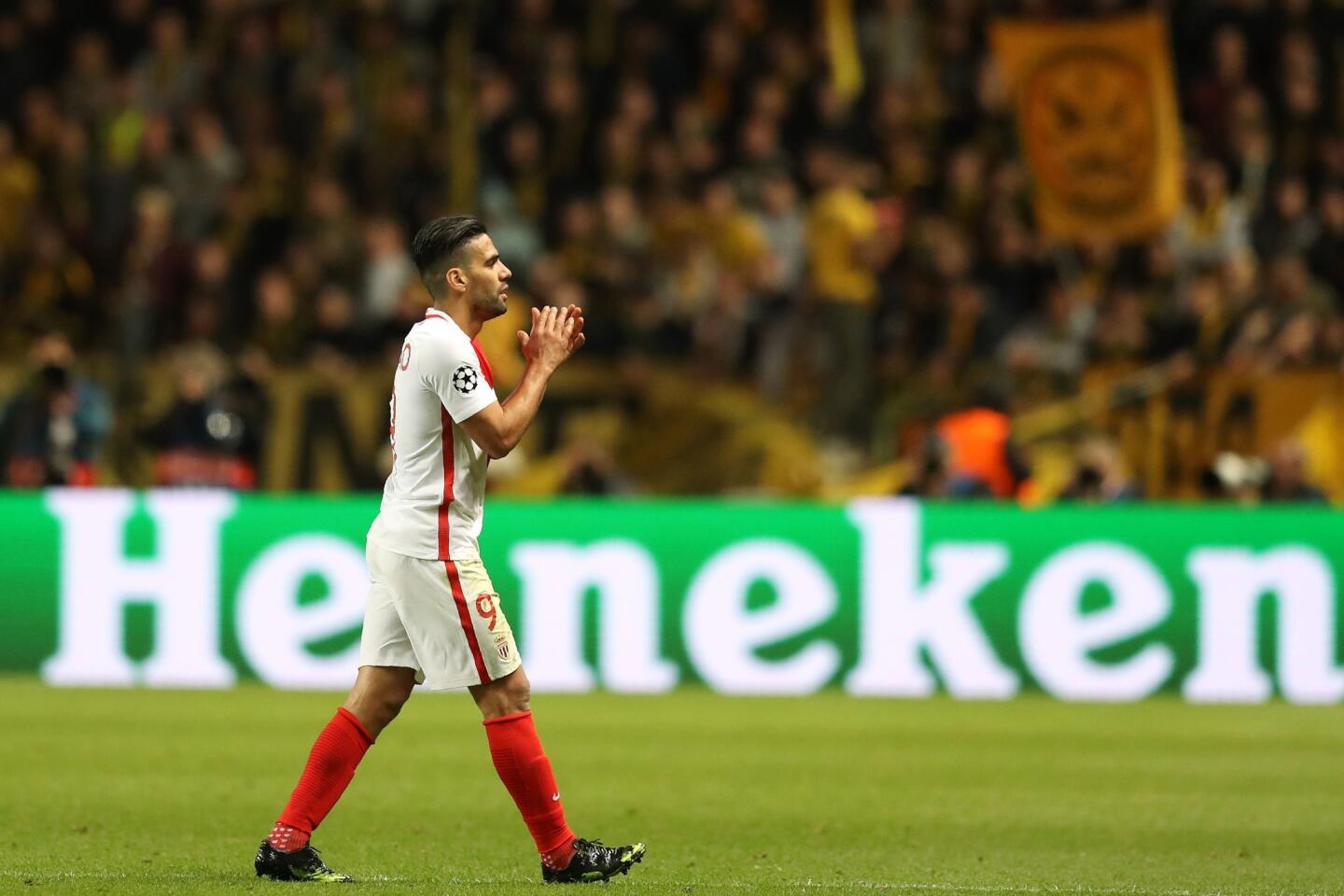 Monaco's Colombian forward Radamel Falcao acknowledges the public as he is substituted during the UEFA Champions League 2nd leg quarter-final football match AS Monaco v BVB Borussia Dortmund on April 19, 2017 at the Louis II stadium in Monaco. / AFP PHOTO / Valery HACHEVALERY HACHE/AFP/Getty Images ** OUTS - ELSENT, FPG, CM - OUTS * NM, PH, VA if sourced by CT, LA or MoD **