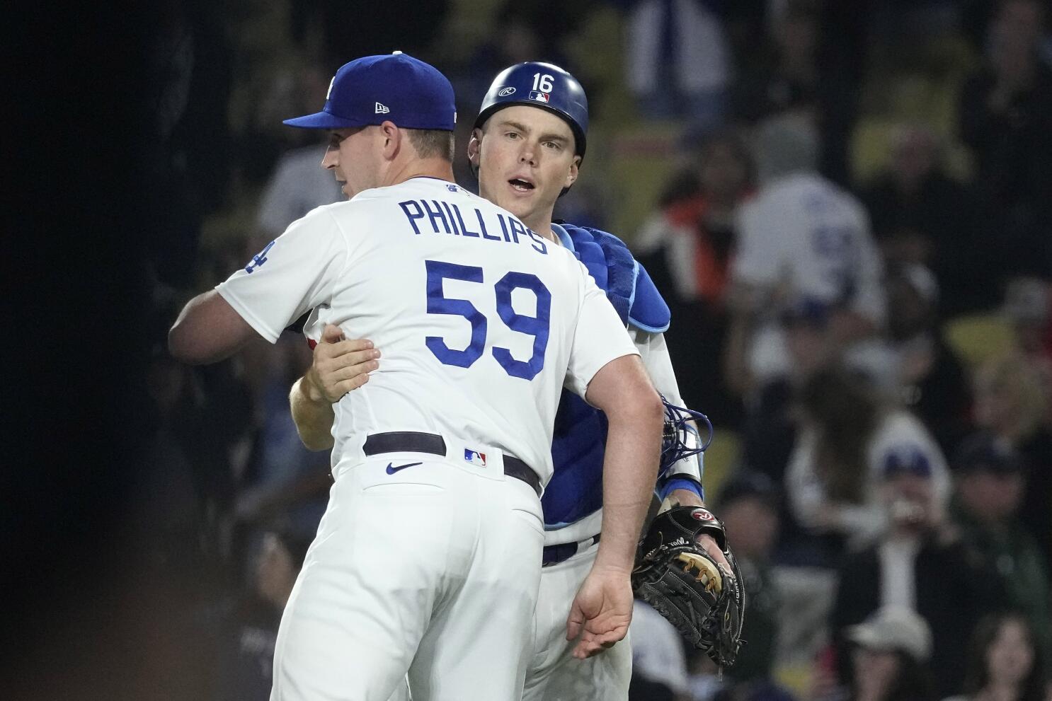 Dodgers capitalize on Giants' physical and mental blunders to win