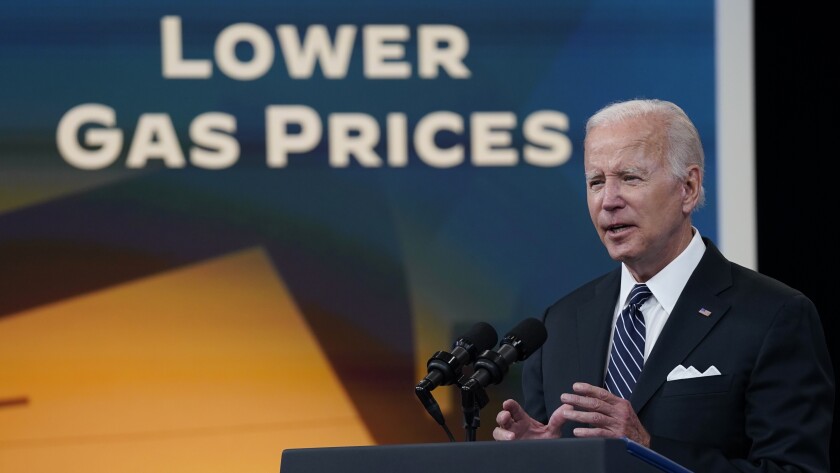 El presidente Joe Biden habla sobre los precios de la gasolina en el Auditorio del Patio Sur del complejo de la Casa Blanca