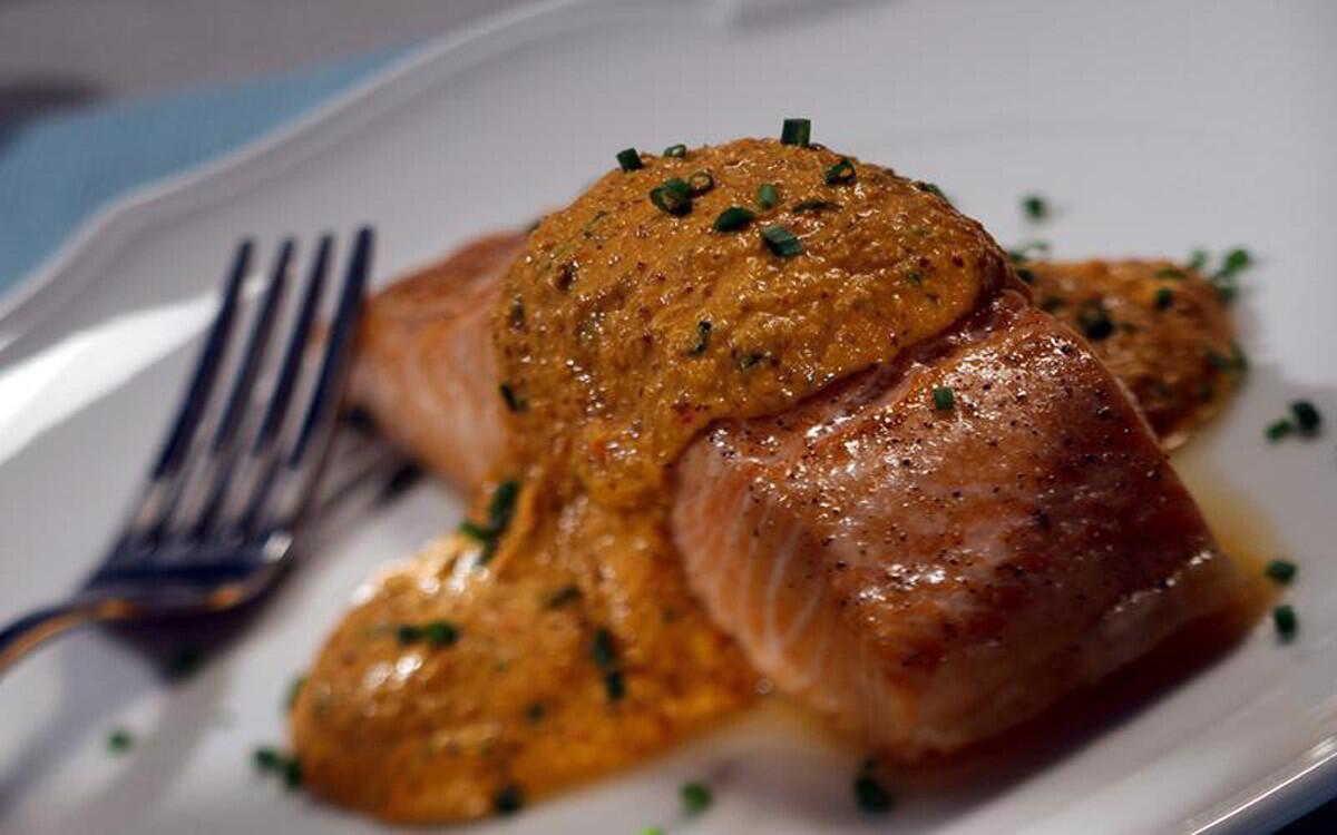 Roasted salmon with red pepper hazelnut pesto