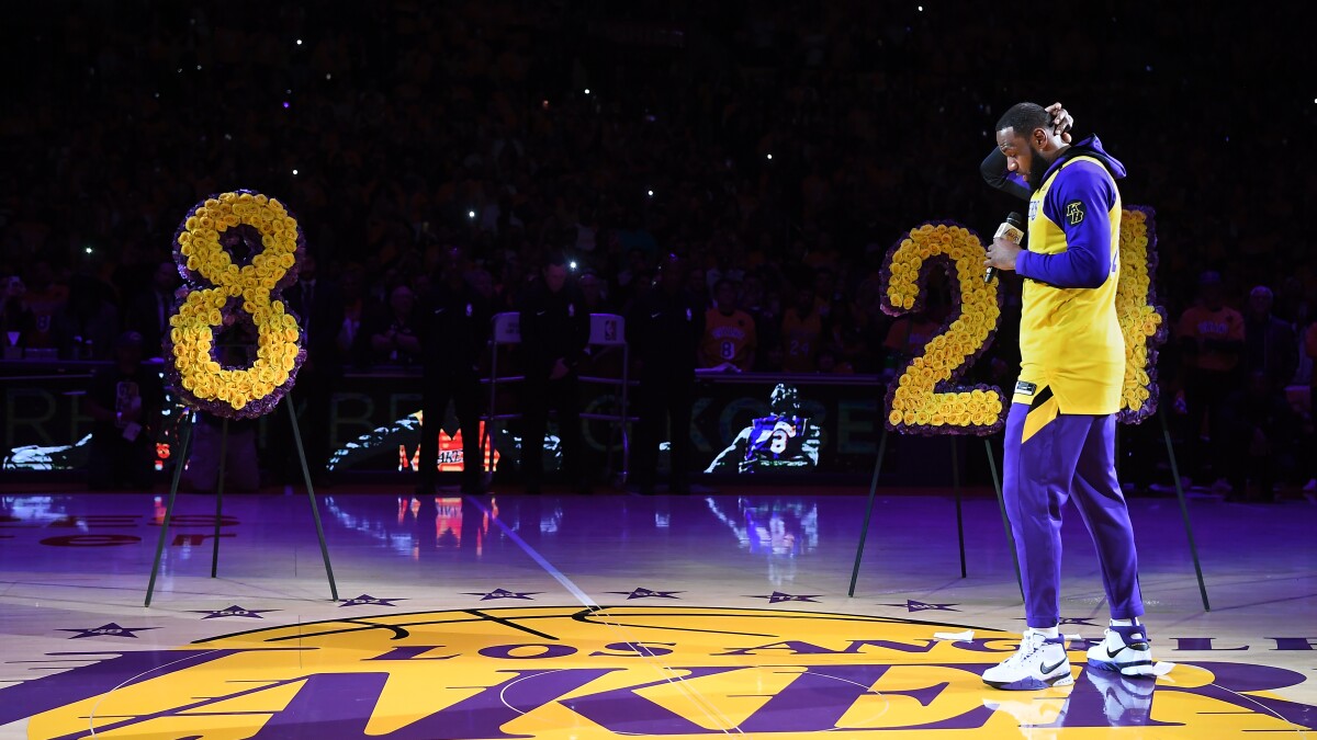 Lakers First Game After Kobe Bryant S Passing Captured Hearts Los Angeles Times