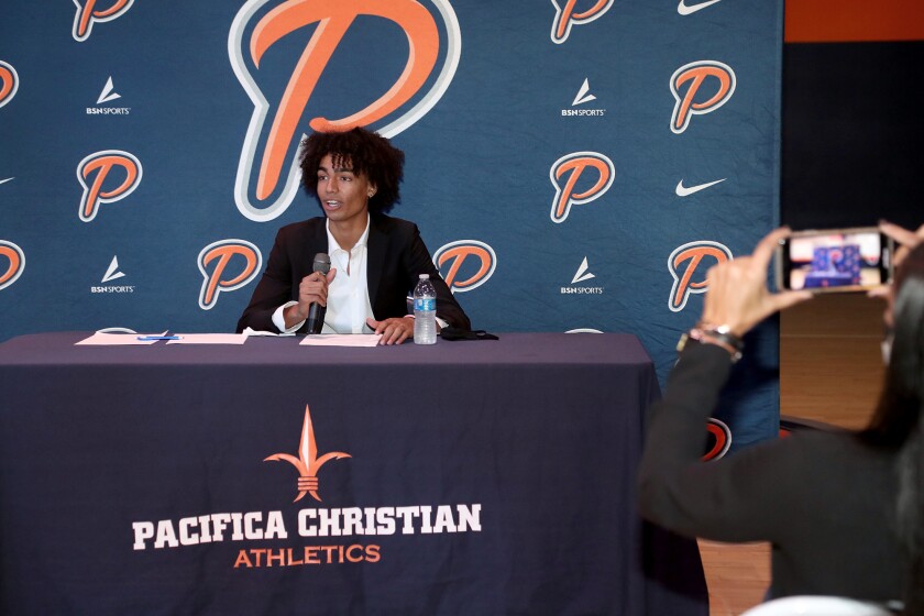 Pacifica Christian basketball point guard Houston Mallette signed a letter of intent to attend Pepperdine University.