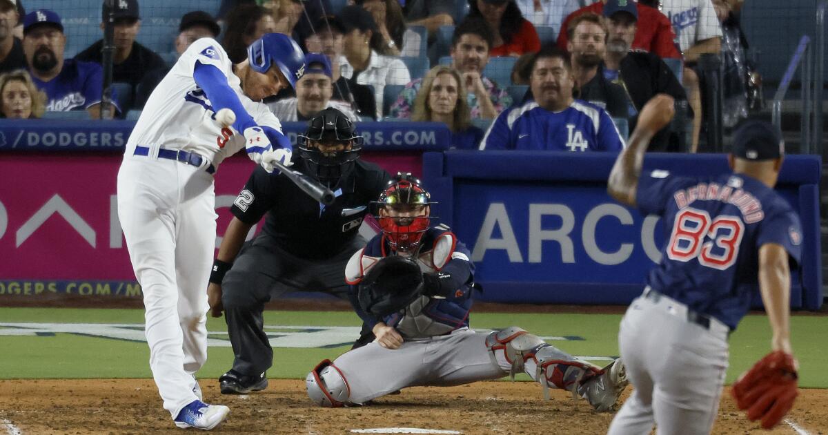 El grand slam de Freddie Freeman le da a los Dodgers la victoria sobre los Red Sox