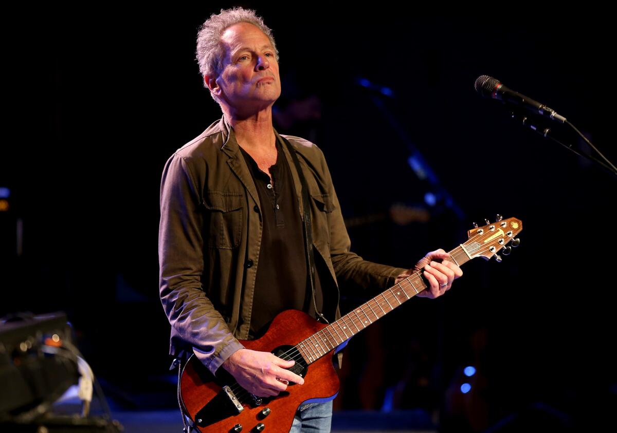 Lindsey Buckingham will perform at a meet-and-greet fundraiser for Democratic congressional hopefuls.