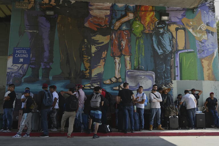 Border Changes 14,000 U.S.-bound migrants have returned south since Trump border ...