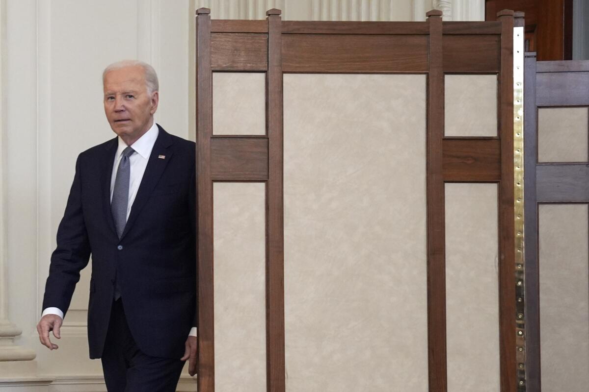 El presidente Joe Biden llega para pronunciar un discurso sobre el veredicto en el juicio 