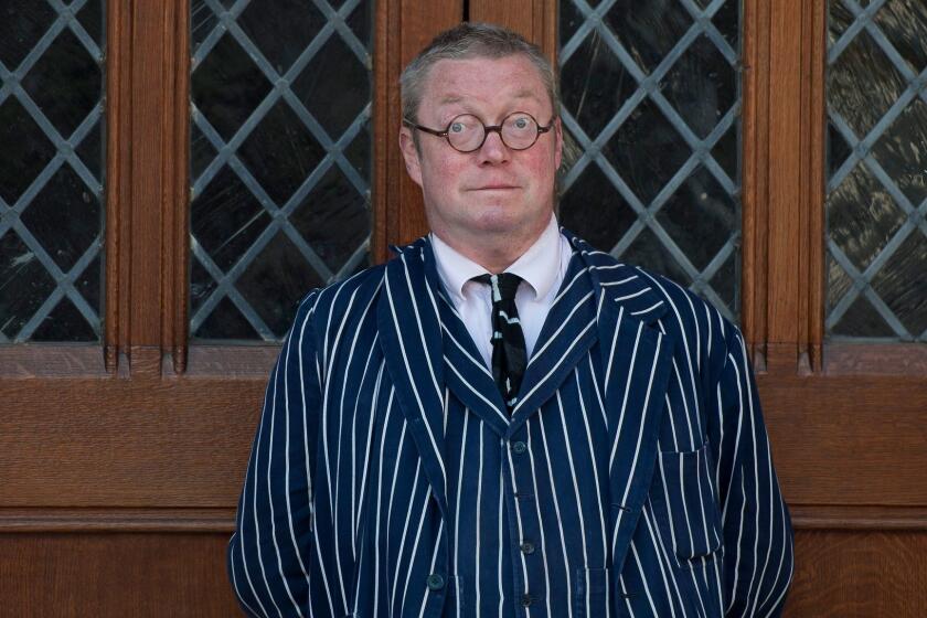 epa04184309 British chef Fergus Henderson arrives to the World's 50 Best Restaurants Awards 2014 at the London Guildhall, London, Britain 28 April 2014. The annual awards recognise best restaurants and chefs in the world. EPA/WILL OLIVER ** Usable by LA, CT and MoD ONLY **