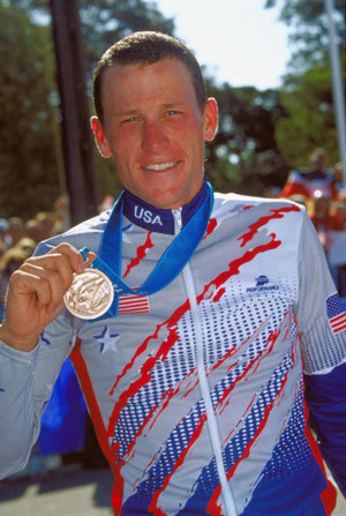 Lance Armstrong shows off his bronze medal in 2000.