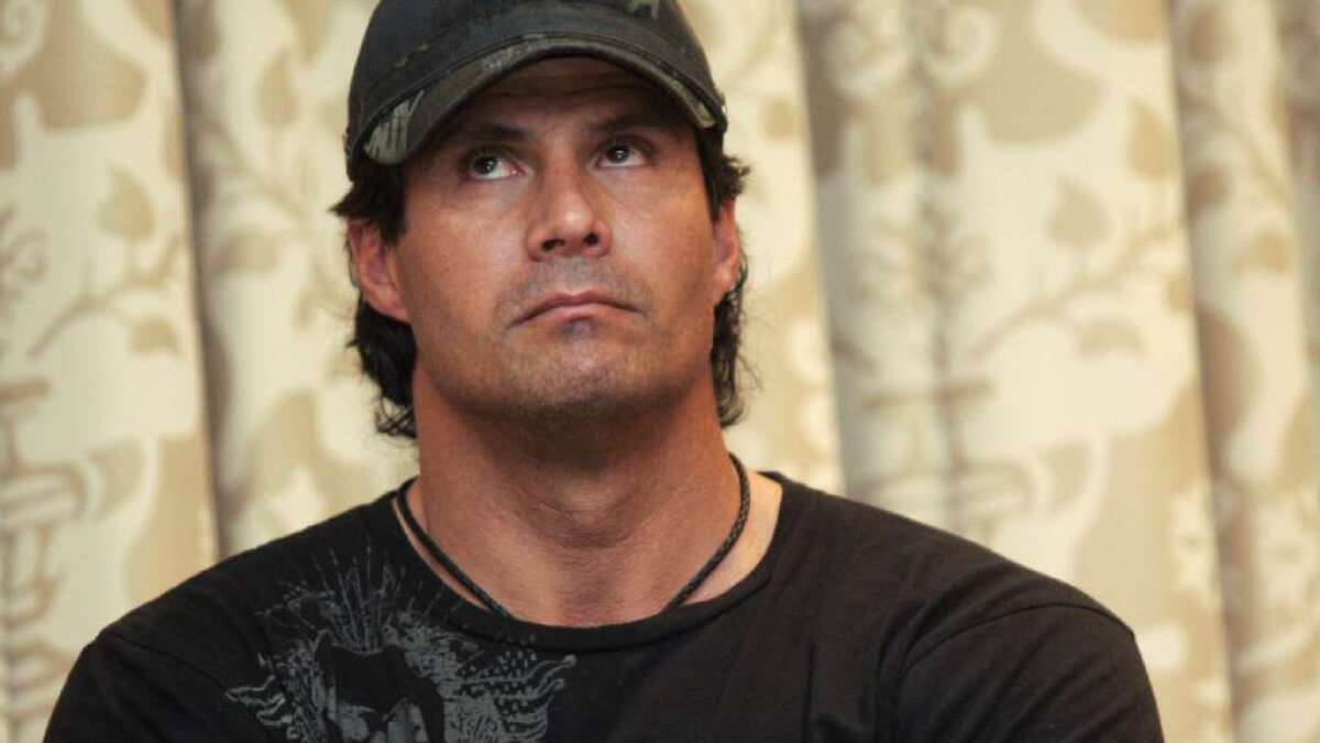 Jose Canseco, on Twitter, talks aliens and time travel