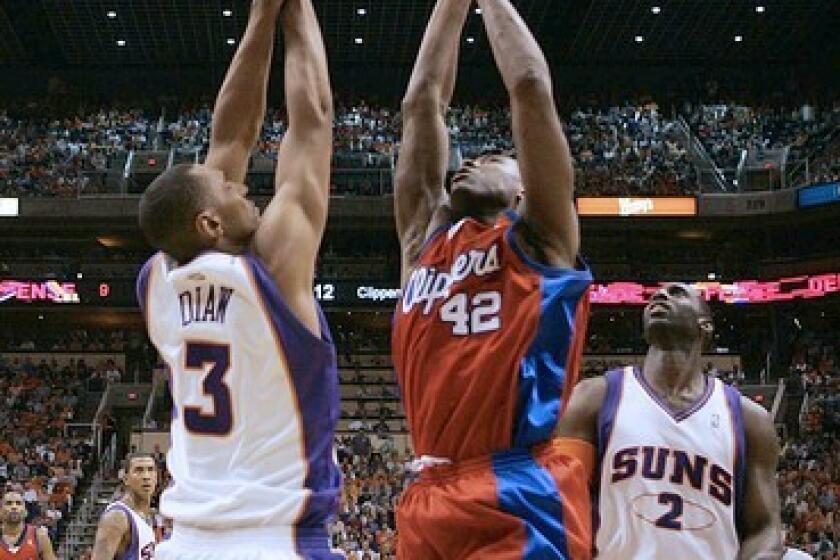 Clipper Elton Brand scores two of his 23 points in the first half in between Phoenix Suns' Boris Diaw, left, and Tim Thomas in Game 1 of the second round of the Western Conference Playoffs at the US Airways Center in Phoenix.