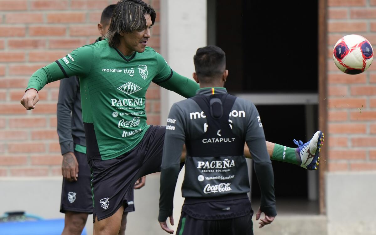 El delantero boliviano Marcelo Martins durante un entrenamiento previo al partido de las eliminatorias del Mundial.
