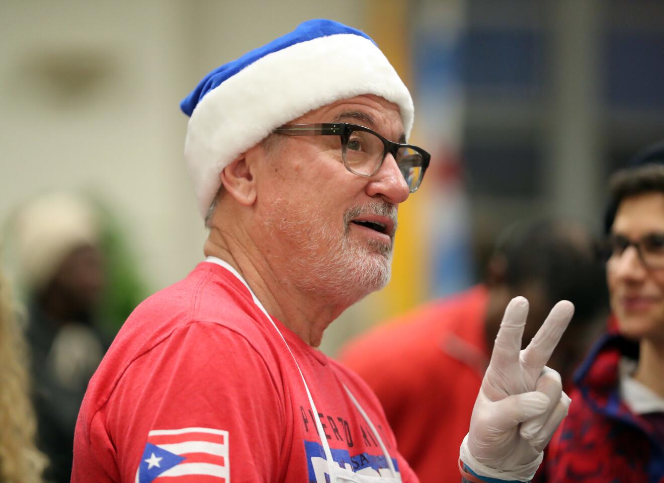 Cubs manager Joe Maddon serves Thanksmas dinner Wednesday, Jan. 10, 2018, at the Chicago Help Initiative Wednesday Dinner Program in River North.