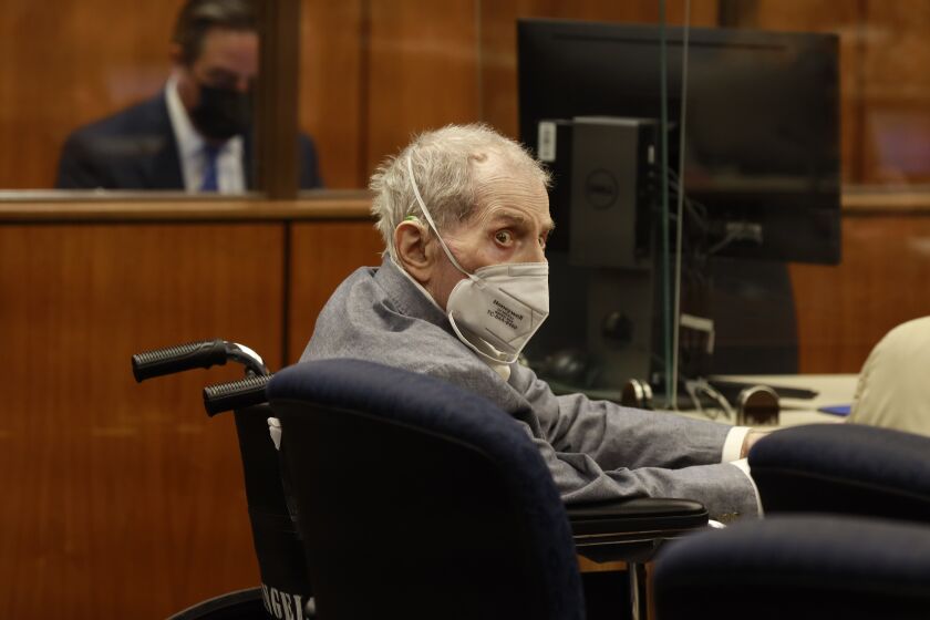 INGLEWOOD, CA - SEPTEMBER 08: Robert Durst looks at jurors as he appears in an Inglewood courtroom with his attorneys for the first closing arguments presented by the prosecution in the murder trial of the New York real estate scion who is charged with the longtime friend Susan Bermans killing in Benedict Canyon just before Christmas Eve 2000. Inglewood Courthouse on Wednesday, Sept. 8, 2021 in Inglewood, CA. (Al Seib / Los Angeles Times).
