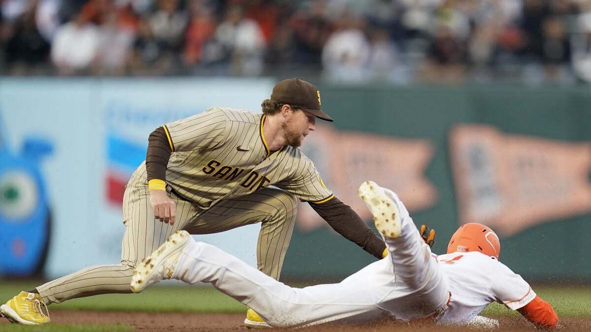 Padres Dominate Giants in MLB's Mexico City Series - The New York Times