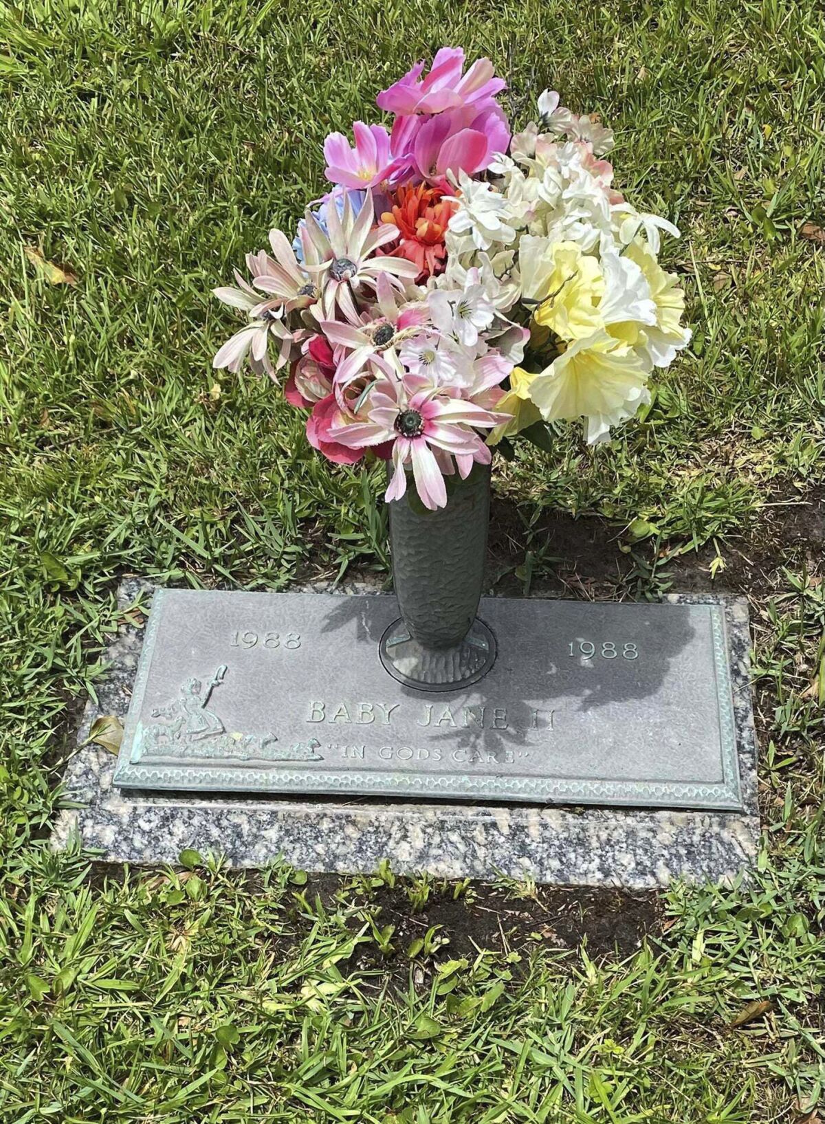 This photo provided by the Jackson County Sheriff’s Department shows the grave marker of Baby Jane II at Jackson County Memorial Park in Pascagoula, Mississippi. The weeks-old infant, found in the Pascagoula River in 1988, was never identified. She was buried by community members next to the grave site of another unidentified infant found in a Jackson County river in the 1980s called Baby Jane. (Matt Hoggatt/Jackson County Sheriff’s Department via AP)
