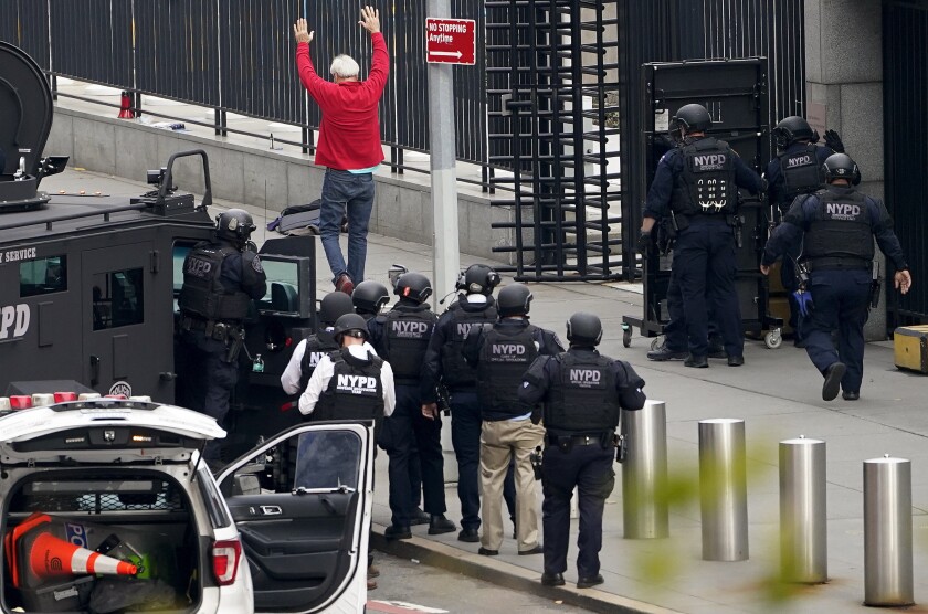 Detienen a hombre armado frente a la ONU en Nueva York