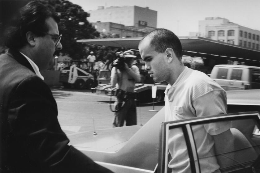 Los Angeles- LAPD officials escort Robert Bardo into the rear entranceof Parker Center August 10, 1989. 
