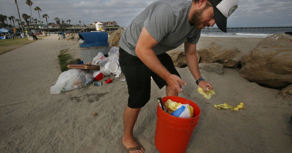 Volunteers From Surfrider Foundation San Diego Coastkeeper And I Love 