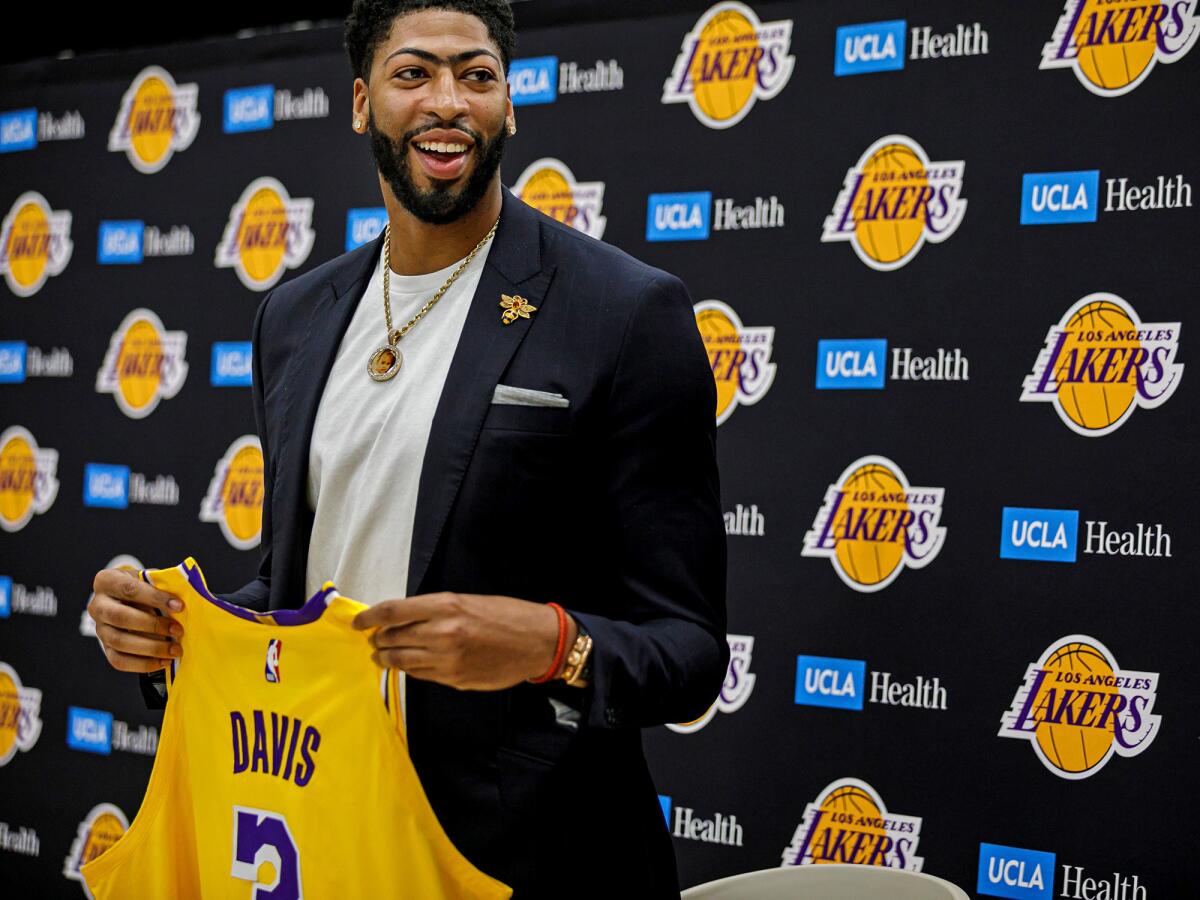 Anthony Davis a su llegada a los Lakers.