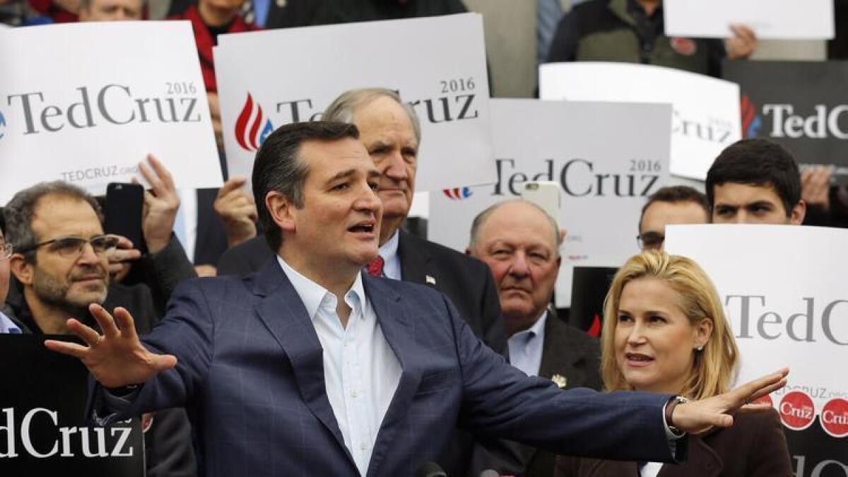 El candidato presidencial republicano, Senador Ted Cruz (R-Texas), habla a sus partidarios en Concord, N.H.