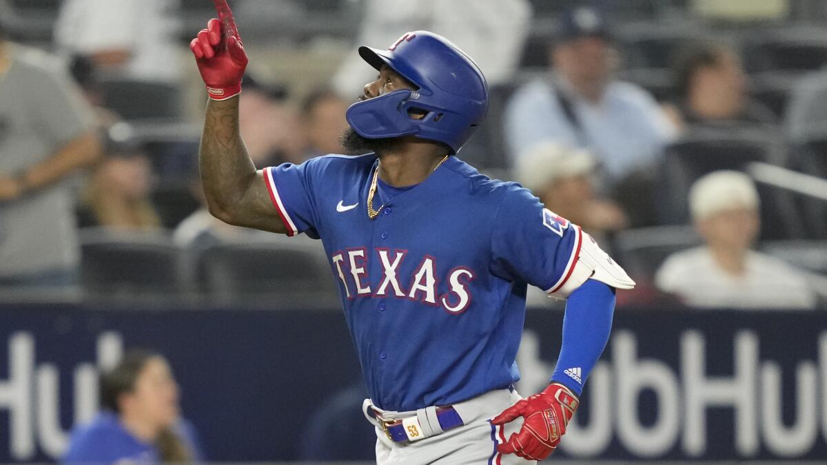 García's 2-run homer in the 10th lifts the Rangers over the