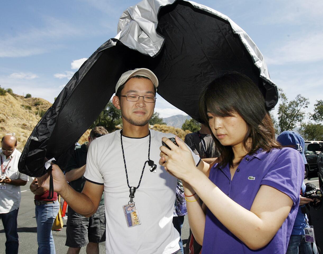 Photo Gallery: Space Shuttle Endeavor flyover at JPL